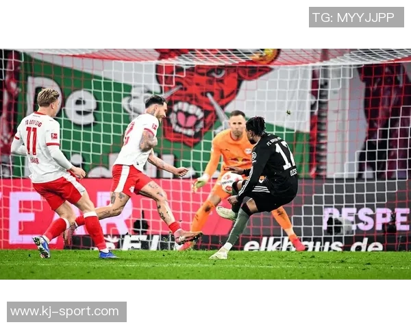 世界杯精彩对决尤文图斯逆转莱比锡帽子戏法引爆全场激情