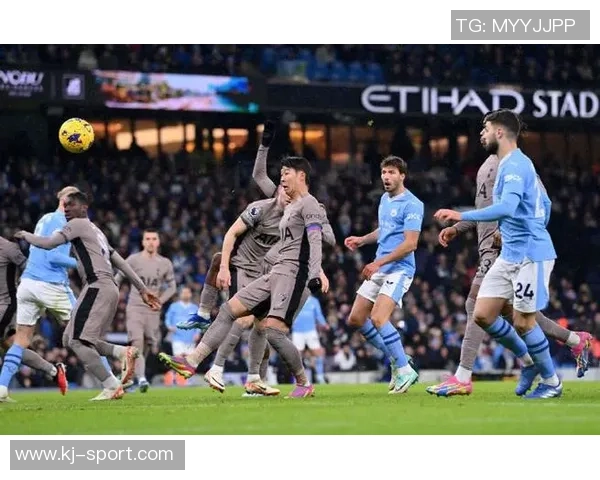 尤文图斯凭乌龙球战胜热刺晋级世界杯淘汰赛全场沸腾