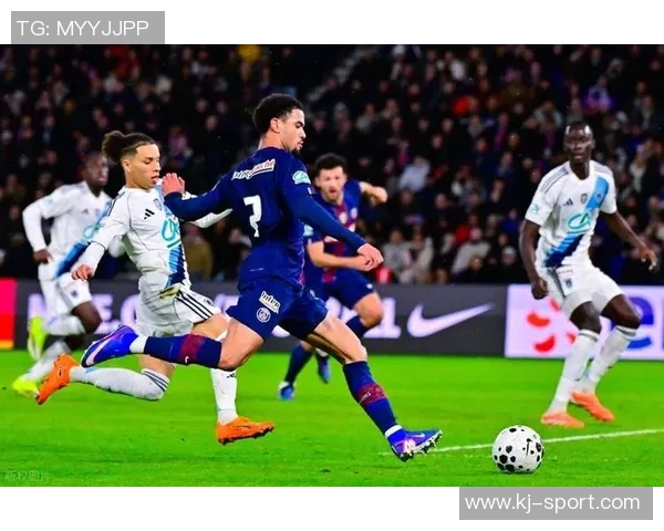 欧联杯惊天冷门巴黎圣日耳曼大胜巴萨红牌事件引发全场热议