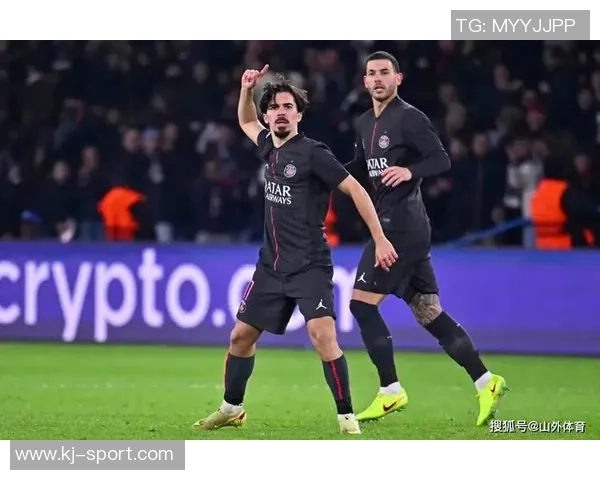 英超激战AC米兰与巴黎圣日耳曼战成平局逆转瞬间点燃全场激情