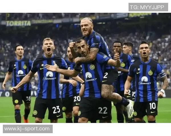 足总杯精彩对决:多特蒙德与那不勒斯激战成平局乌龙球成焦点