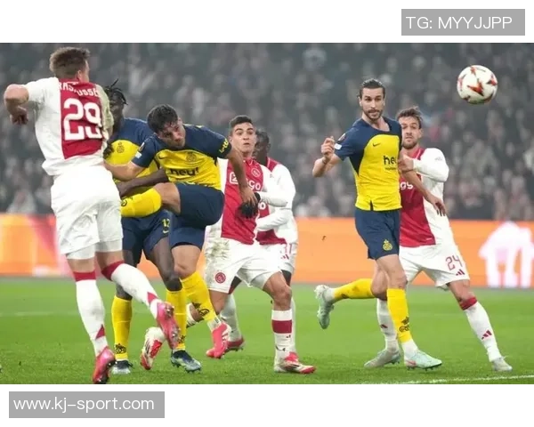 欧联杯曼联大胜巴萨引发争议判罚全场沸腾瞬间回顾