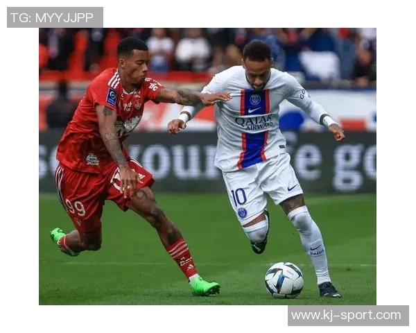 欧冠激战：巴黎圣日耳曼险胜拜仁乌龙球成关键瞬间点评