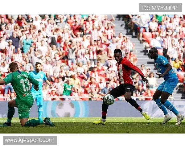 足总杯激战那不勒斯与多特蒙德平局红牌事件引发全场沸腾